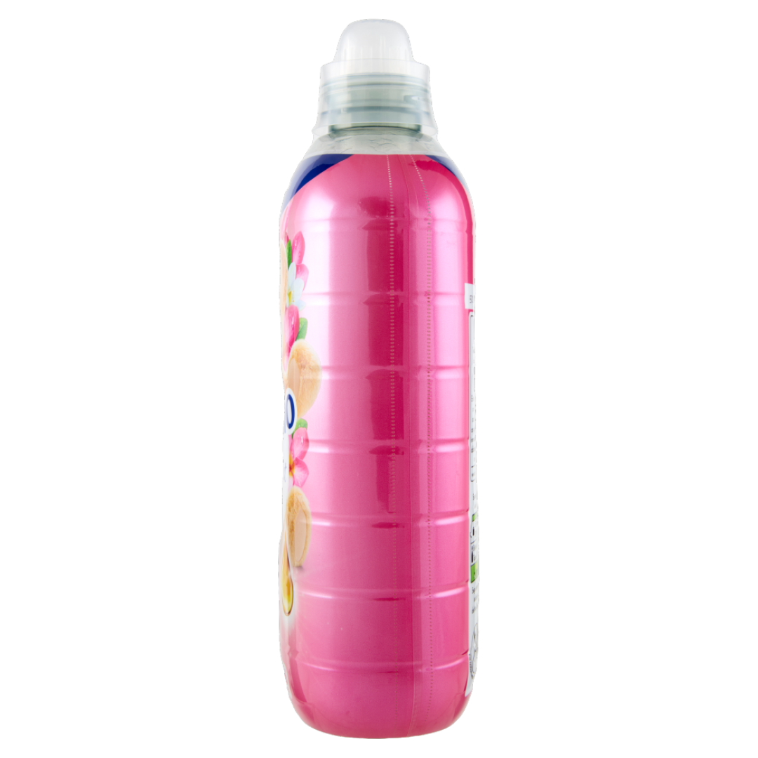 Кондиціонер для прання концентрат COCCOLINO Ammorbidente Concentrato Fresh & Protect Fiori di Tiarè & Frutti Rossi  76 прань, 1750 мл