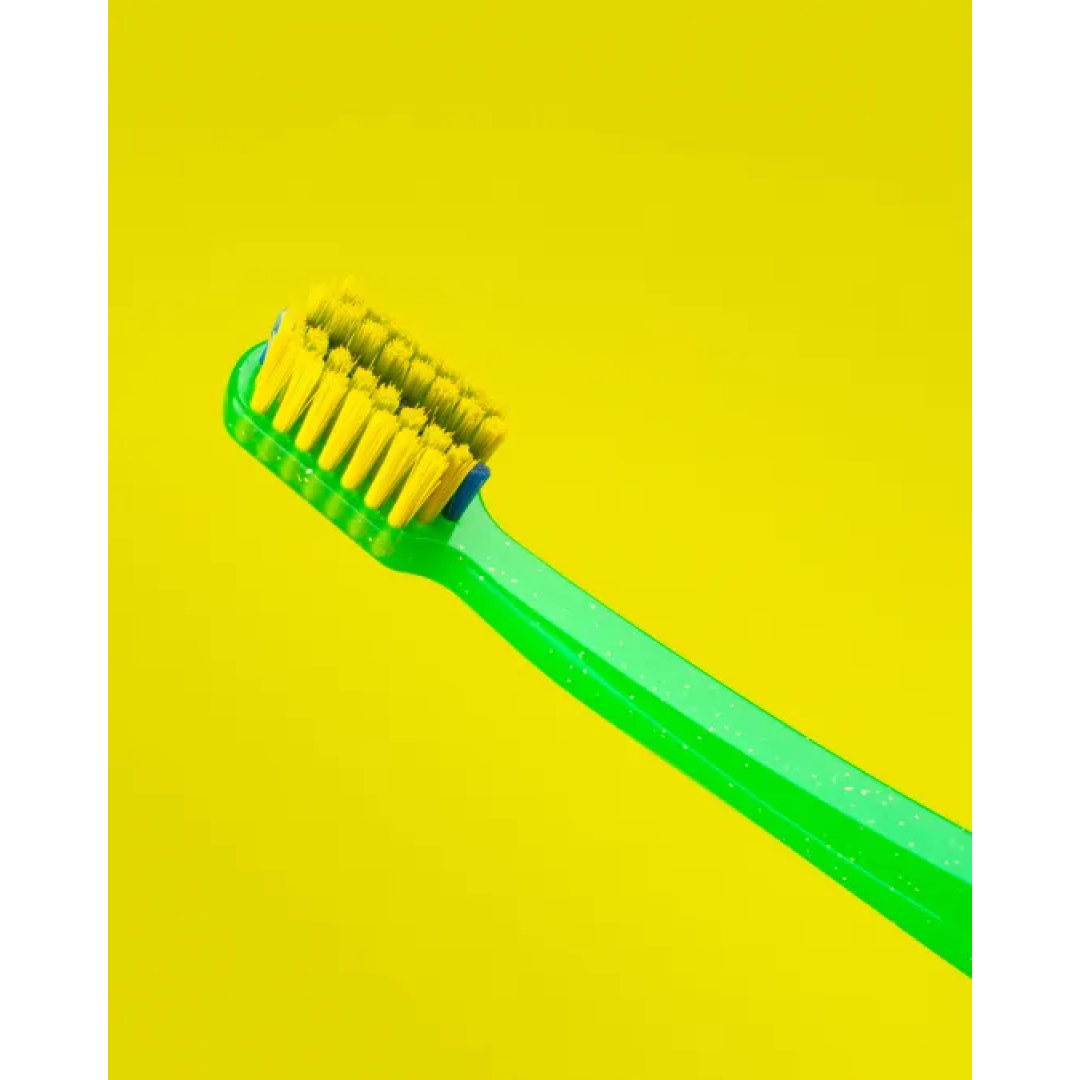 Зубна щітка для брекетів Curaprox CS Ultra Soft ORTHO з заглибленням Зелена з салатовим