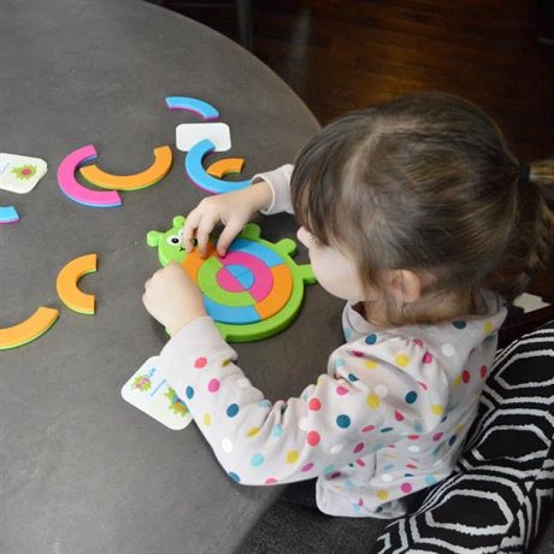 Пазл Склади жука Fat Brain Toys Bugzzle